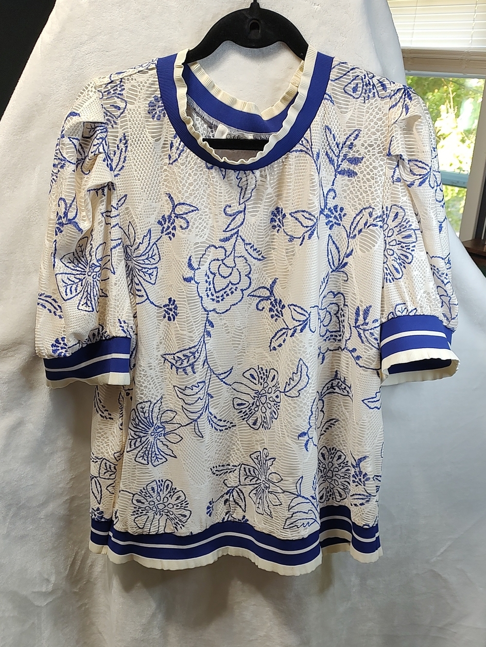Cream Floral Puff-Sleeve Blouse with Blue Trim